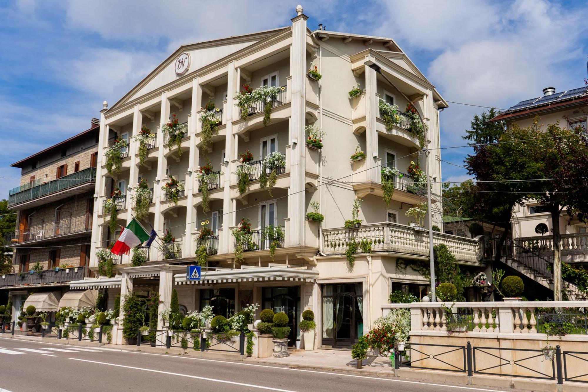 Hotel Vandelli Pavullo nel Frignano Bagian luar foto